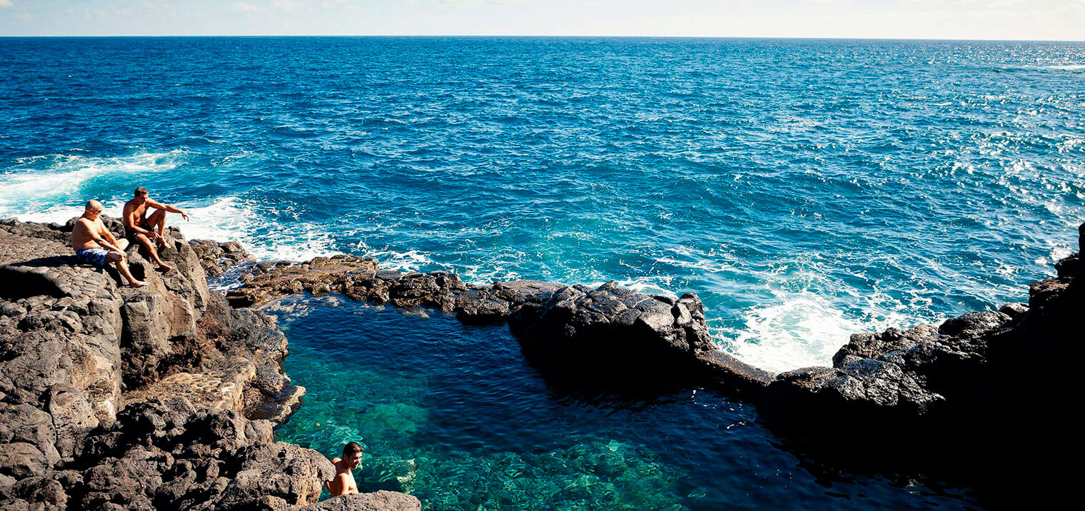 Piscines volcaniques naturelles
